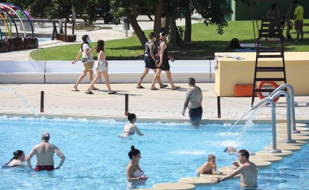 Sanidad envía una circular para aclarar las nuevas normas de la mascarilla en piscinas