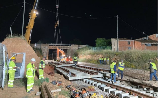 Adif conecta el primer gran apartadero ferroviario en la línea a Zaragoza