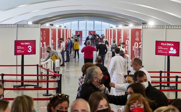 Sanidad planea adelantar segundas dosis de AstraZeneca a las diez semanas