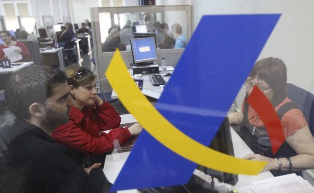 Últimos días para presentar la declaración de la Renta: ¿qué pasa si la haces tarde?