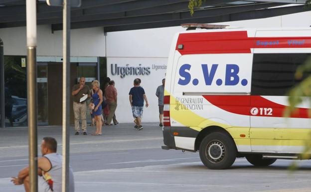 Dos personas heridas en Benifaió tras salirse con el coche de la carretera