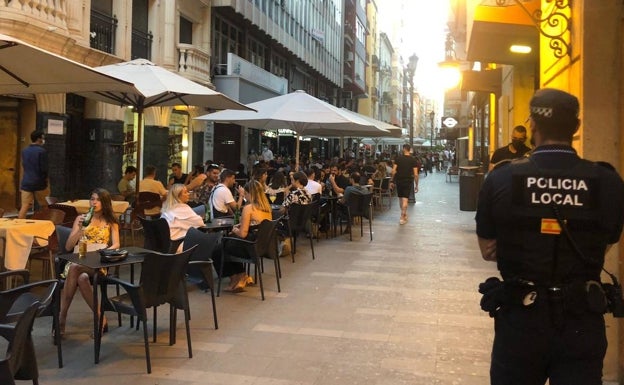 Descienden las sanciones en Alicante en el tercer fin de semana sin restricciones