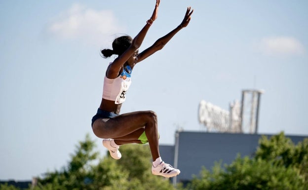 Fátima Diame logra la mínima olímpica en el último intento