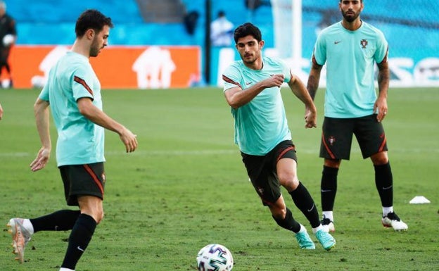 El fútbol exige mucho más a Guedes