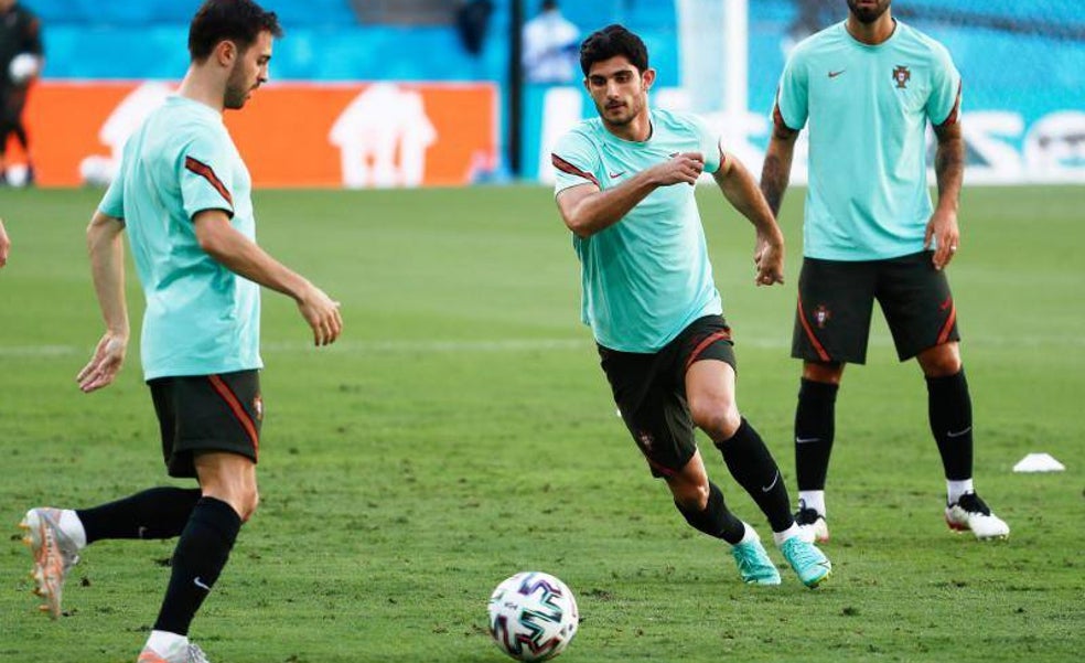 El fútbol exige mucho más a Guedes