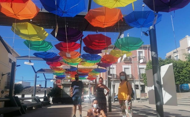 La comarca se tiñe de colores para dar visibilidad a la diversidad