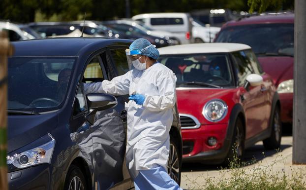 Los contagios se desbocan en la Comunitat con casi un millar en un día, el 75% en Valencia