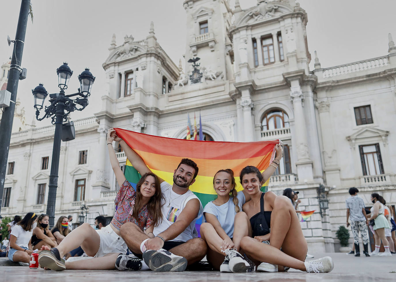 El Orgullo LGTB reivindica en Valencia los derechos trans