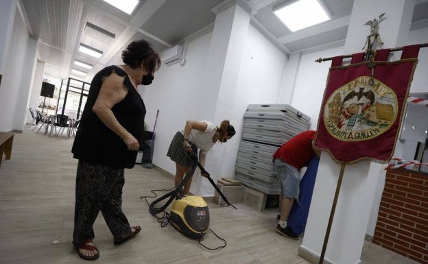 Los casales falleros recuperan las cenas de sobaquillo