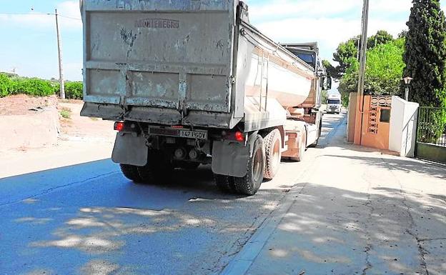 Vecinos de una urbanización de Riba-roja denuncian problemas de seguridad vial