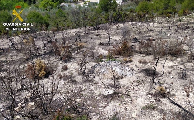 La Guardia Civil investiga al presunto autor de un incendio forestal en Tibi que arrasó dos hectáreas