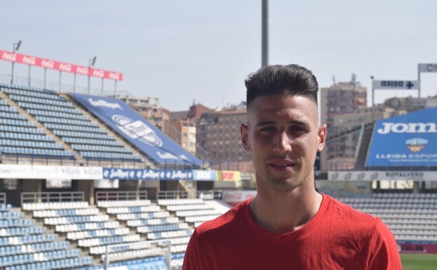 El delantero alicantino Raúl González, primer fichaje del Hércules 2021-2022