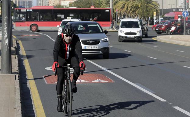 Nuevos carriles bici en Valencia en las avenidas General Avilés y Cortes Valencianas
