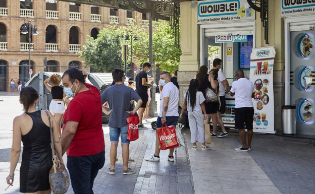 ¿Hasta qué hora están abiertos los bares y restaurantes en Valencia?