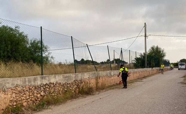 Carcaixent limpiará barrancos y caminos con 117 trabajadores del plan agrario