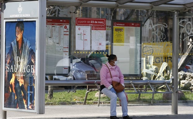 La EMT pondrá 900 marquesinas nuevas e ingresará 6,6 millones en cinco años con la gestión municipal de la publicidad