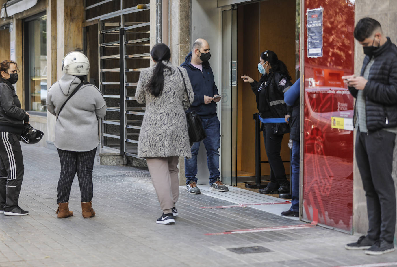 Los economistas señalan el desempleo como el mayor problema de la Comunitat