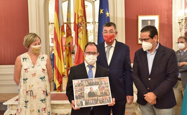 Ovi, el ujier más querido de Les Corts, se jubila tras 27 años