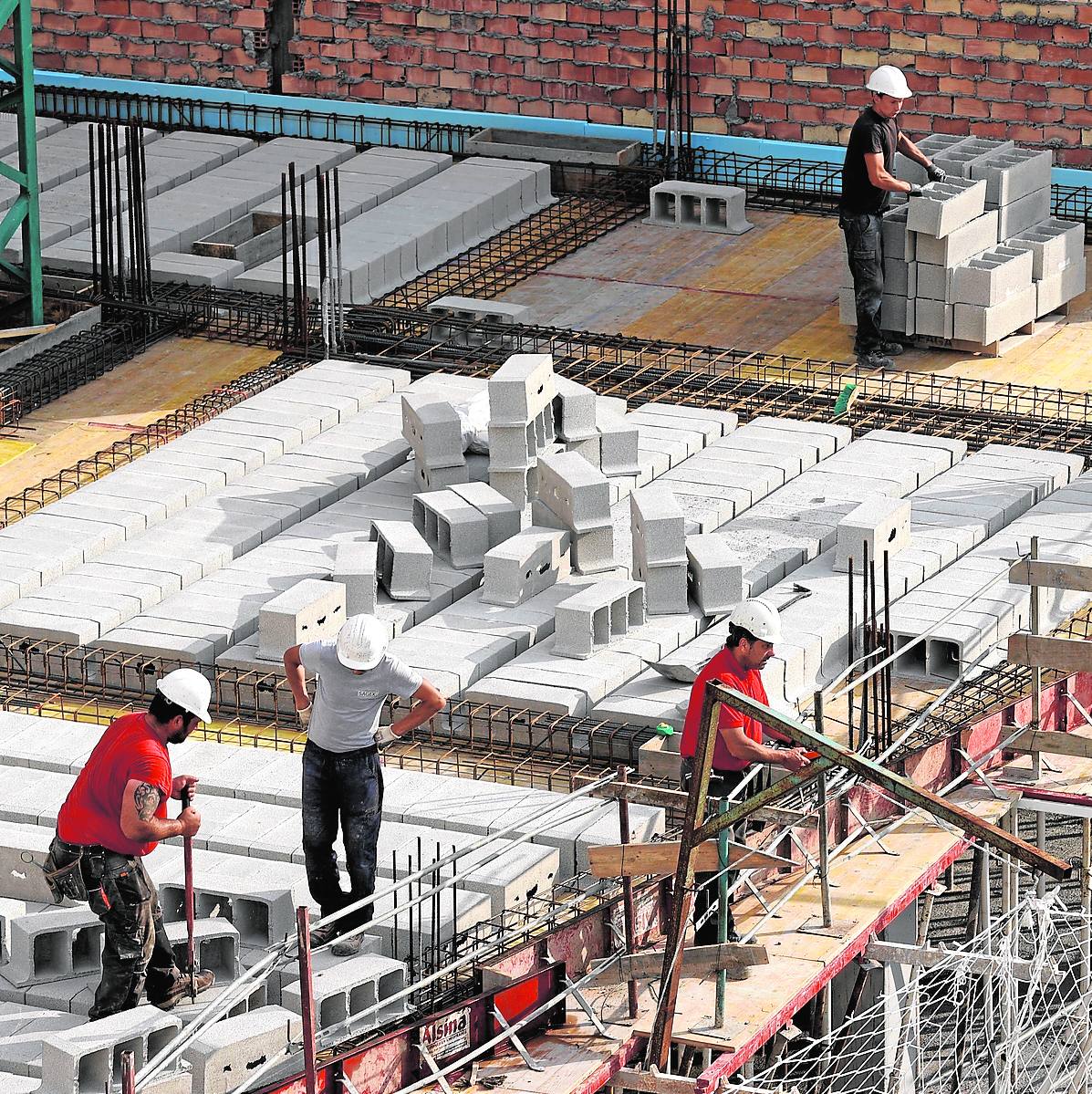 Las empresas realizan subasta de precios por la falta de materias primas
