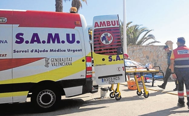 Logran salvar la vida a un hombre de 87 años semiahogado en una piscina de El Campello