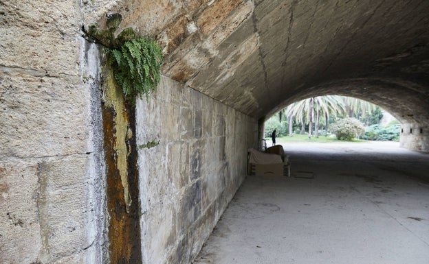 El Síndic carga contra el Ayuntamiento por la dejadez de los puentes históricos de Valencia