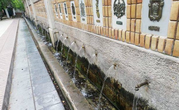 Arrancan 24 surtidores de la fuente de los 50 caños de Segorbe