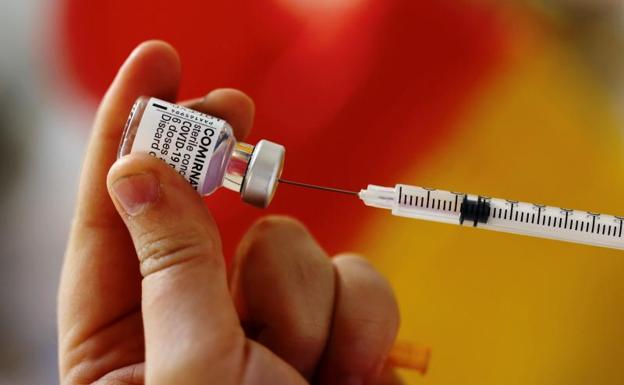 Pfizer pedirá autorización para administrar una tercera dosis de su vacuna
