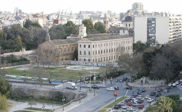 Valencia peatonaliza de forma provisional una calle sin salida donde «se acumulan los escombros»