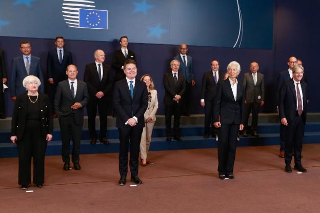 La UE decide retrasar la 'tasa Google' tras la presión de EE UU