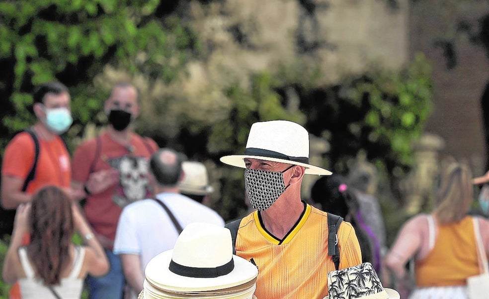 El riesgo extremo de contagios toma la costa de la Comunitat Valenciana en plena temporada turística