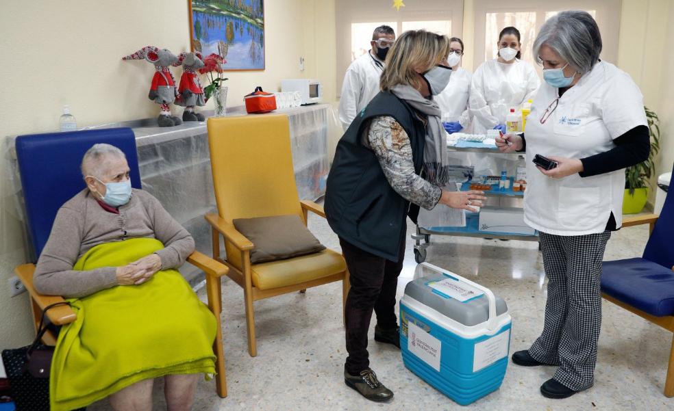 Sanidad activa la prohibición de ingresos en las residencias con brotes