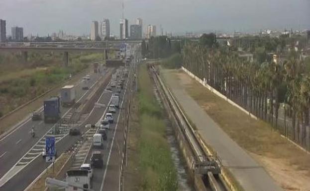 Más de 20 kilómetros de atasco este jueves en las principales carreteras valencianas