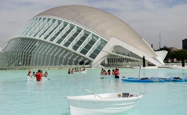 ¿Qué hacer este fin de semana en Valencia?: concierto de Loquillo, actividades en la playa y visita a la feria de atracciones