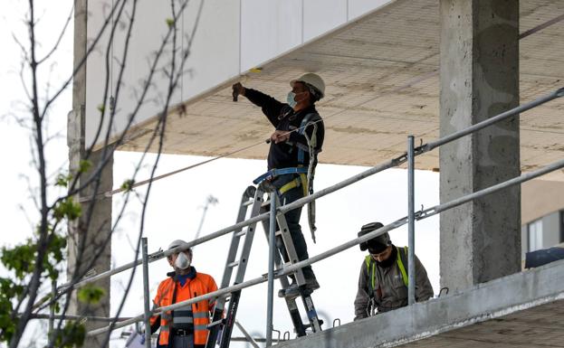 ¿Puedo cobrar el paro tras causar baja voluntaria en mi trabajo?