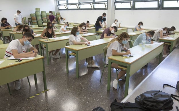 La carrera de Física y Matemáticas vuelve a registrar la nota de corte más alta en las universidades valencianas para el curso 2021-2022