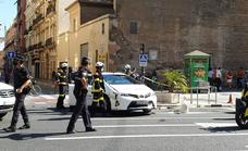 Grave accidente entre un taxi y un coche en la avenida del Puerto de Valencia