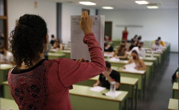 Los 11 grados con las notas de corte más altas en las universidades de Valencia, Alicante y Castellón, y el primero no es Medicina