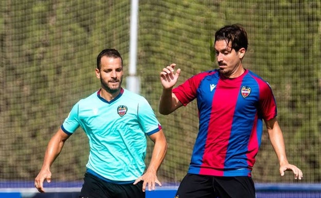 Bardhi se suma a la pretemporada de un Levante necesitado de ventas