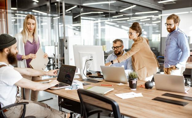 Los nuevos hábitos de trabajo agitan el mercado de oficinas en España