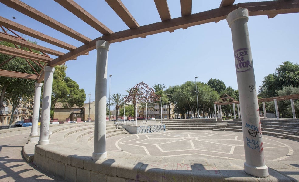Jóvenes se trasladan a playas sin toque de queda para organizar botellones