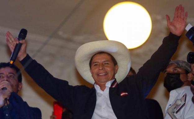 El izquierdista Pedro Castillo es proclamado oficialmente presidente de Perú