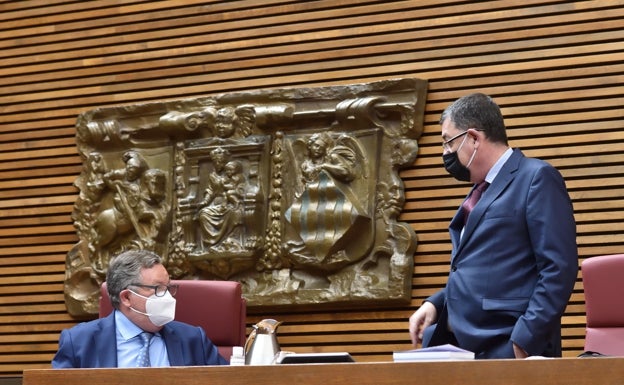 Malestar en Les Corts por considerar que Morera emplea la presidencia para su «promoción personal»