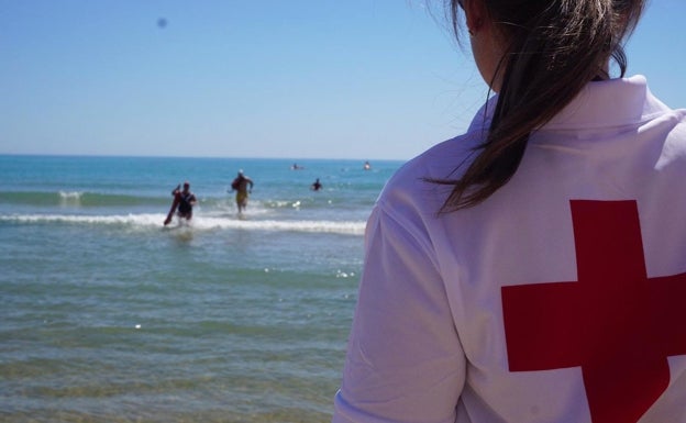 Fallece ahogada una mujer de 76 años en la playa Varadero de Santa Pola
