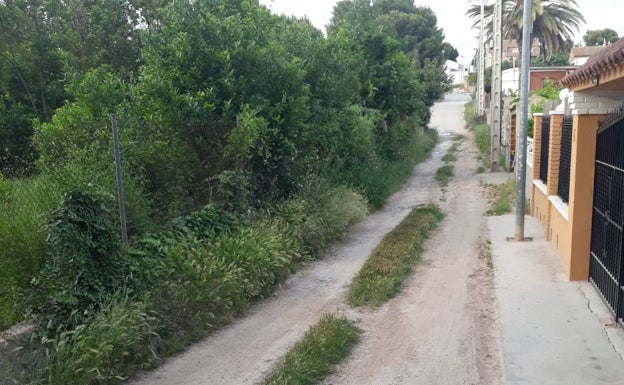 Vecinos de Masías de Moncada piden el asfaltado de una calle