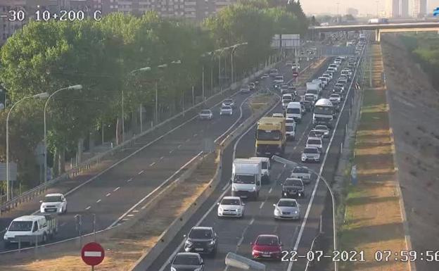 Hasta diez kilómetros de atascos congestionan el tráfico en Valencia