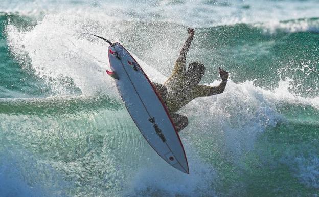 El surf debuta añorando las olas atómicas de Fukushima