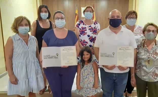 La Asociación contra el Cáncer reconoce la labor de Turís en la lucha contra la enfermedad