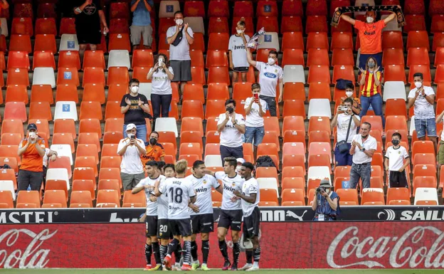 El Valencia congela el precio de los abonos para la próxima temporada