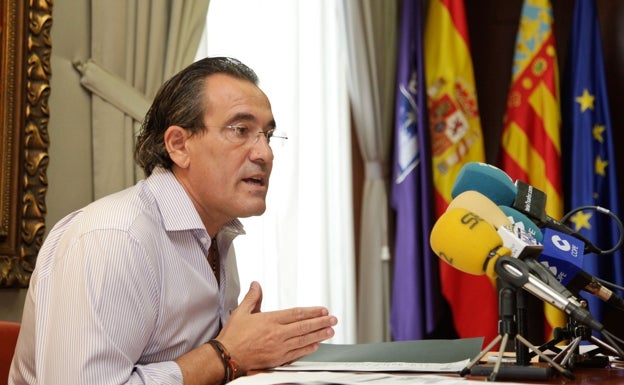 Un juez condena al exalcalde de Gandia a pagar los 283.000 euros que dio a una televisión privada