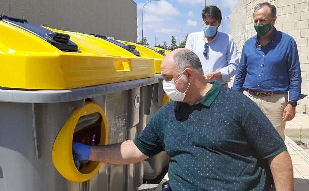 Así son los nuevos contenedores de reciclaje adaptados que podrás ver desde hoy en Alicante